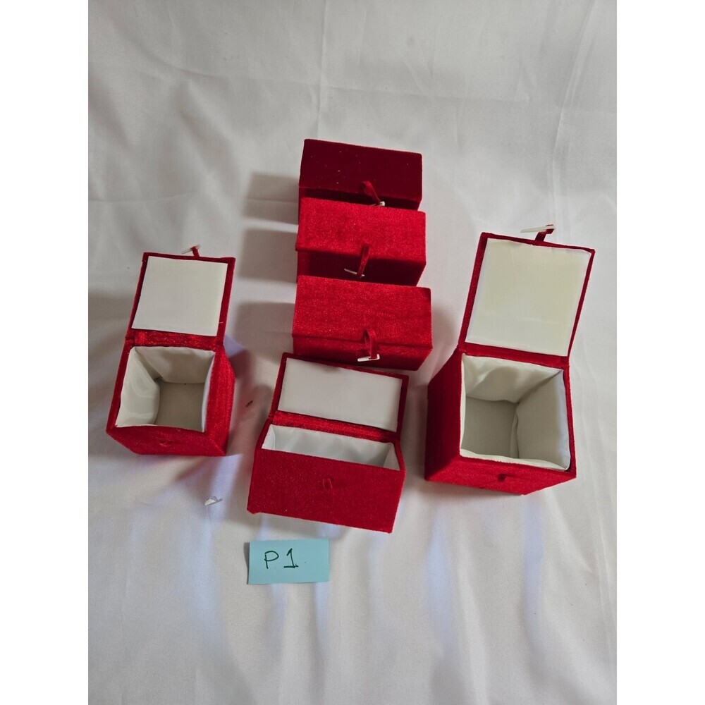 Gift Box Red Velvet & Satin Nice Keepsakes Storage Jewerly Trinket Lid Empty - Picture 2 of 2